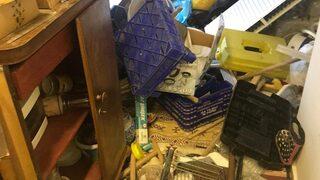 Villayı talan eden hırsızlar, eşyaları kamyonete yüklerken yakalandı