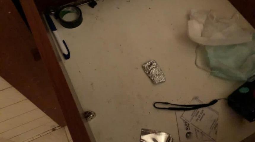 Evde kumar oynarken yakalandılar