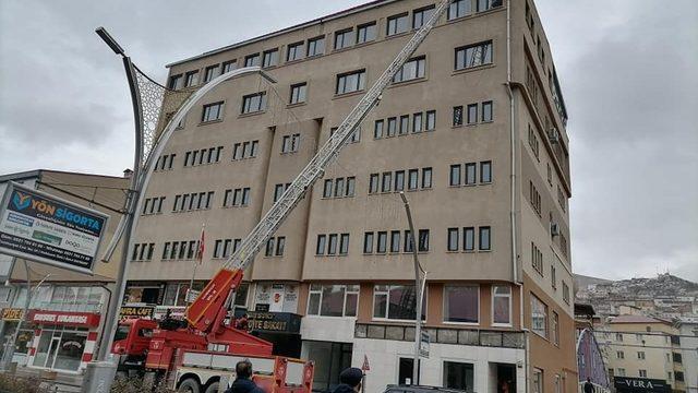 Bayburt Belediye binasının çatısı kar, buz eritme sistemine kavuştu