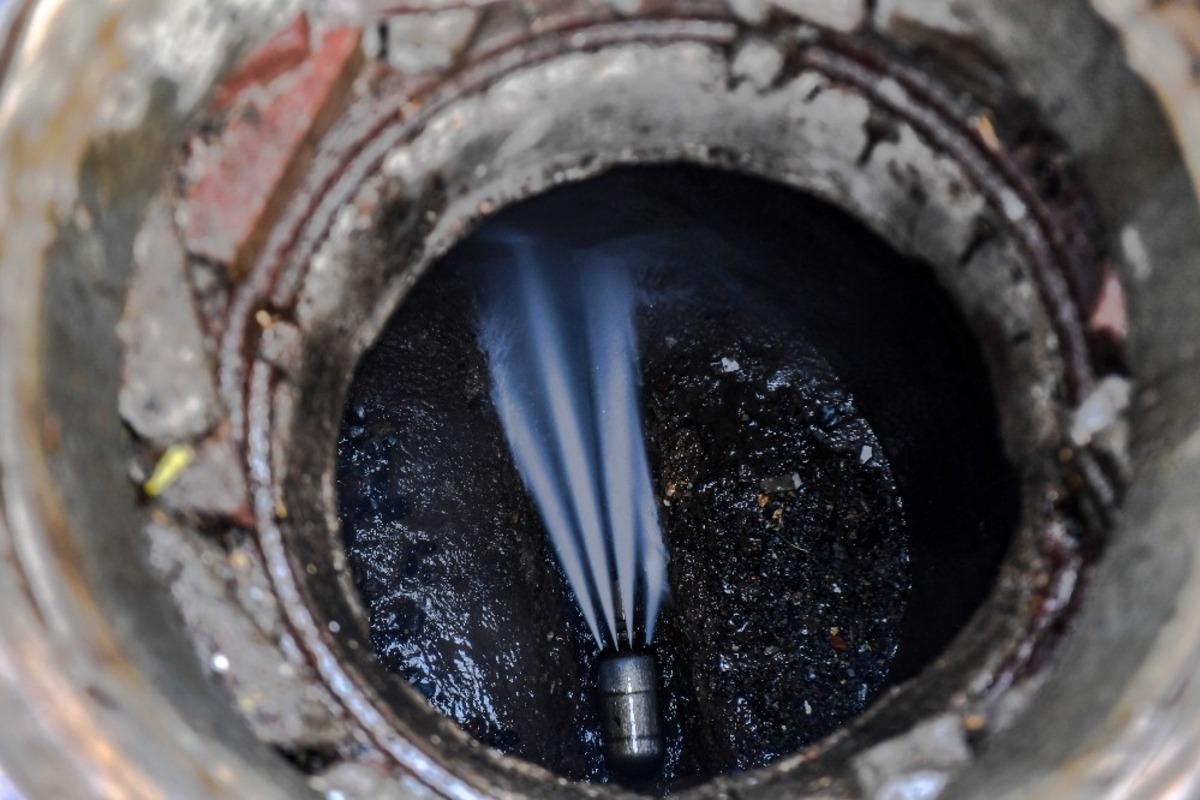 ASKİ&rsquo;den atık ve yağmur suları hatları ile 60 bin ızgara temizleme mesaisi