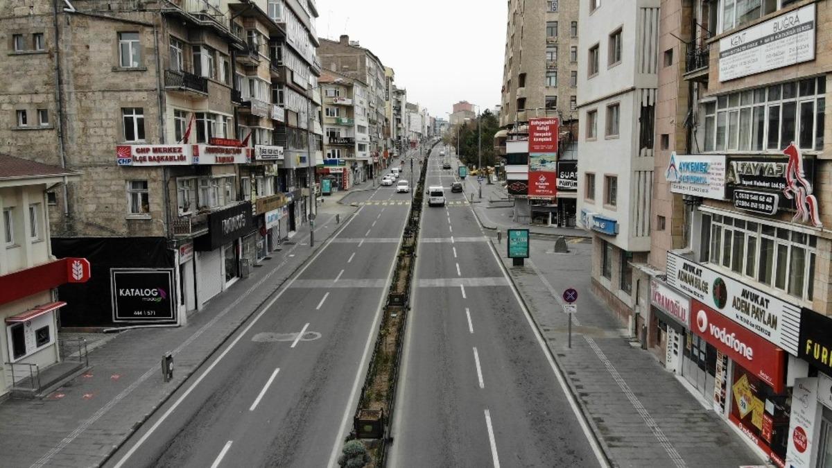 Nevşehir&rsquo;de cadde ve sokaklar boş kaldı