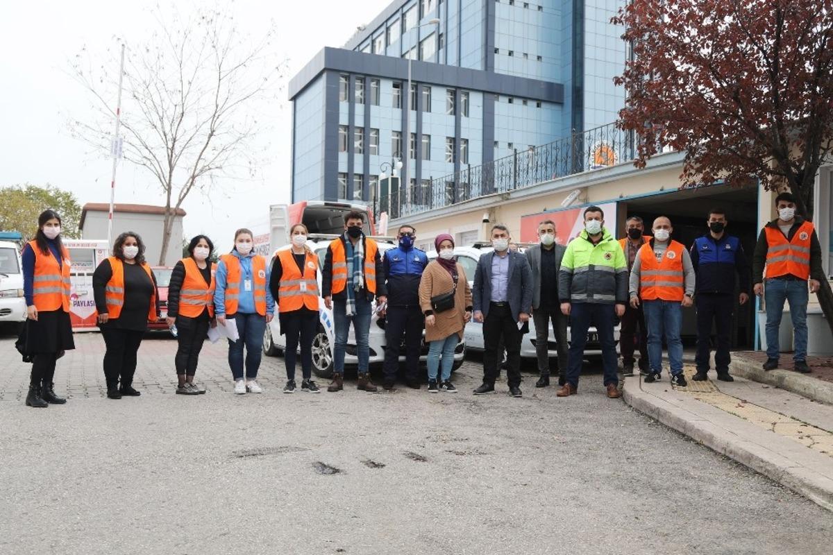 Atakum Belediyesi&rsquo;nden kentin d&ouml;rt bir yanına gıda yardımı ve ulaşım hizmeti