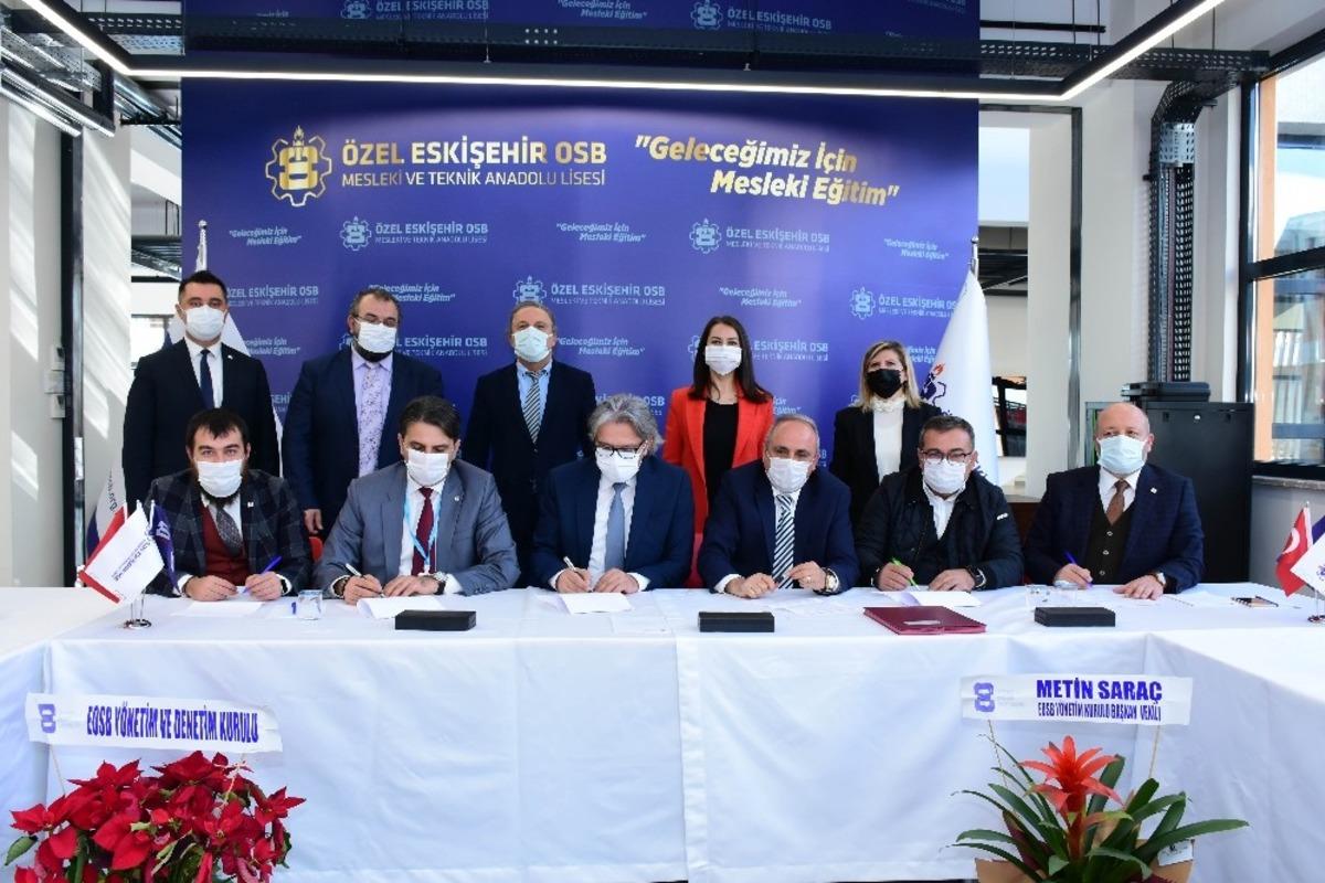 OSB Teknik Koleji geleceğin okulu olma yolunda emin adımlarla ilerliyor