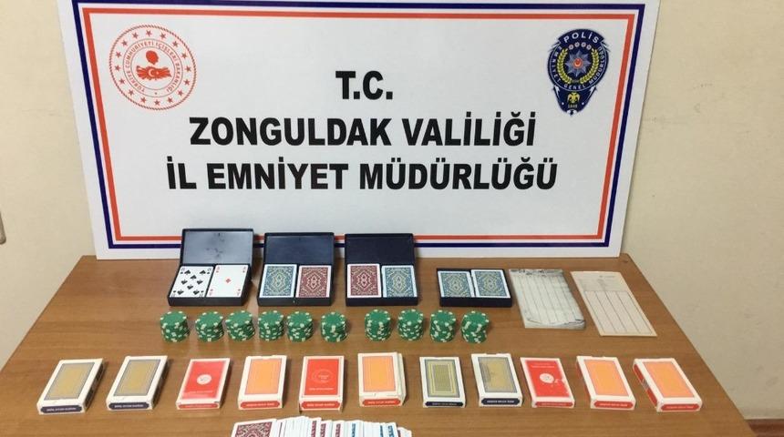 Ereğli&rsquo;de sokağa &ccedil;ıkma kısıtlamasında kumar baskını