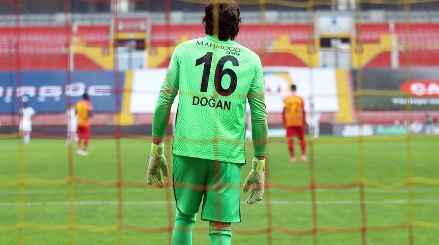 Doğan Alemdar ligin en gen&ccedil; kalecisi oldu