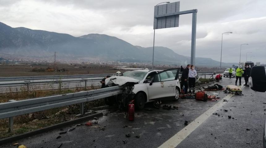 İzmir-İstanbul Otoyolu’nda feci kaza: 3 ağır yaralı