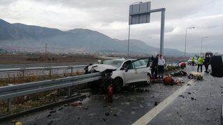 İzmir-İstanbul Otoyolu’nda feci kaza: 3 ağır yaralı