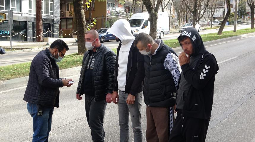 Eczaneye gittiklerini söyleyerek, kısıtlamayı ihlal edenlerin aracından uyuşturucu çıktı