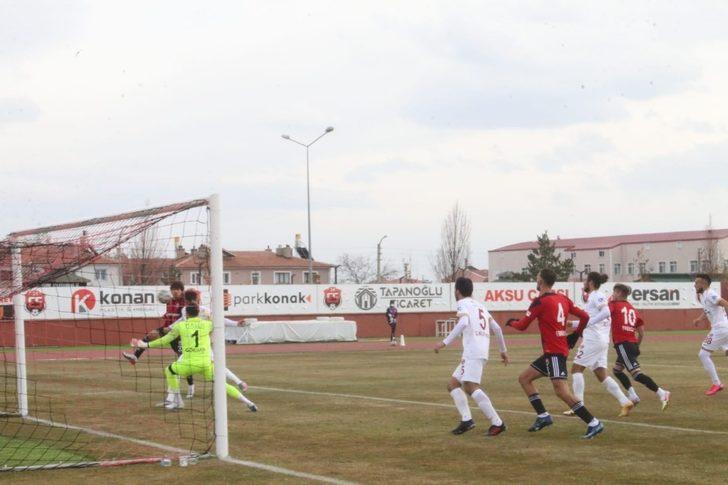 24Erzincanspor İnegöl sporu tek golle geçerek 3 puanın sahibi oldu G4
