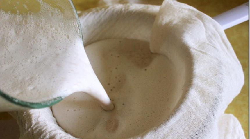 Sadece İki Malzeme İle Ev Yapımı Badem S&uuml;t&uuml;n&uuml;z Hazır 