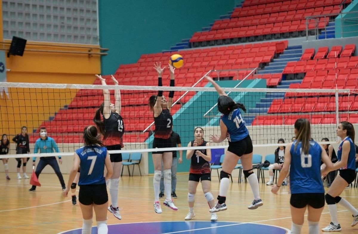 Vali Bilmez, Van&rsquo;ın sultanlarının ma&ccedil;ını trib&uuml;nden izledi