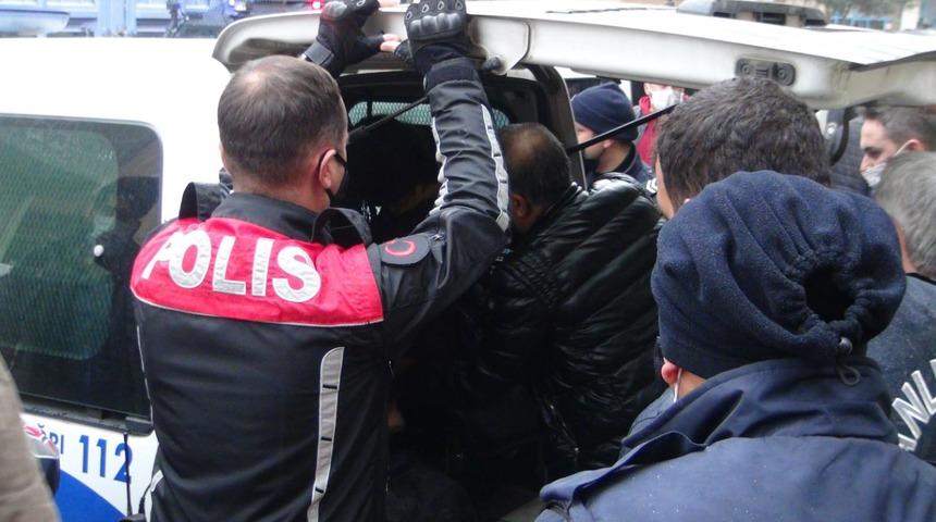 Tartışmaya m&uuml;dahale eden 2 polis bı&ccedil;aklandı