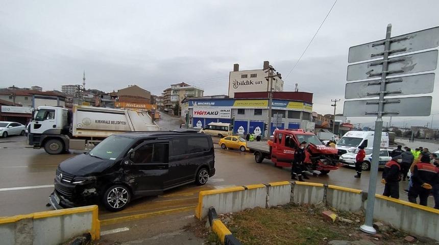 Sokağa çıkma kısıtlamasında şehir içinde trafik kazası
