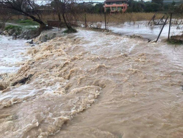 Urla’yı sağanak yağış vurdu G2