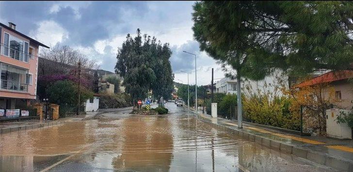 Urla’yı sağanak yağış vurdu G3