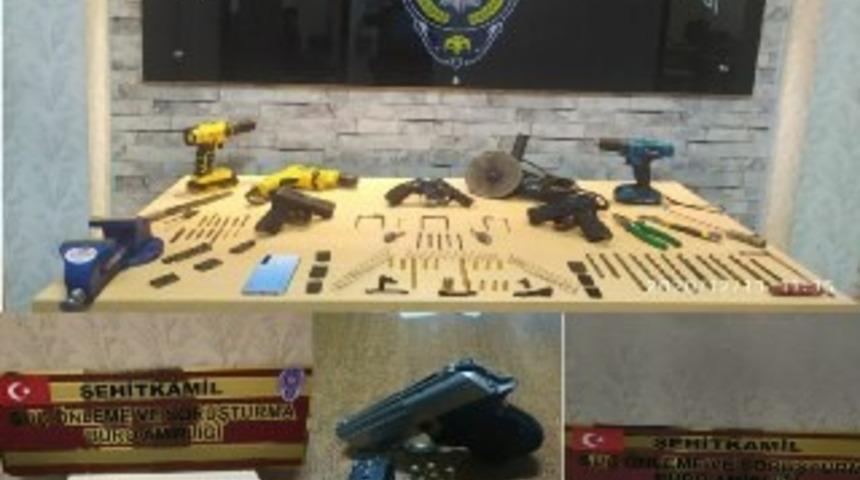 Silah ka&ccedil;ak&ccedil;ılığı operasyonu: 7 tabanca ele ge&ccedil;irildi