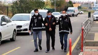 Arkadaşının altınlarını sahtesiyle değiştirip eşine otomobil aldı