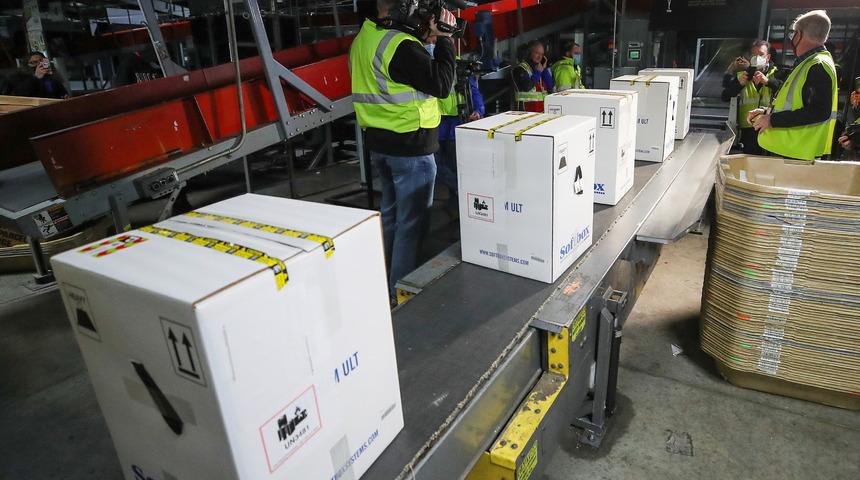 ABD'de koronavir&uuml;s aşısının dağıtımı başladı