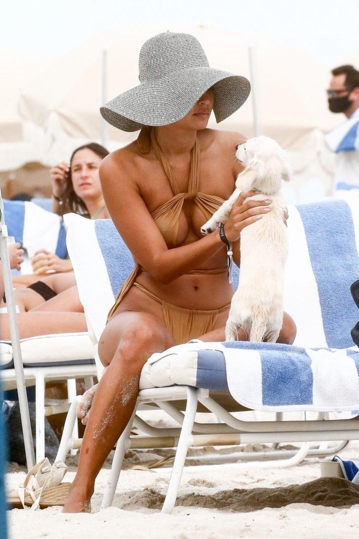 Ambra Gutierrez minik mayosuyla güneşin tadını çıkardı  G3