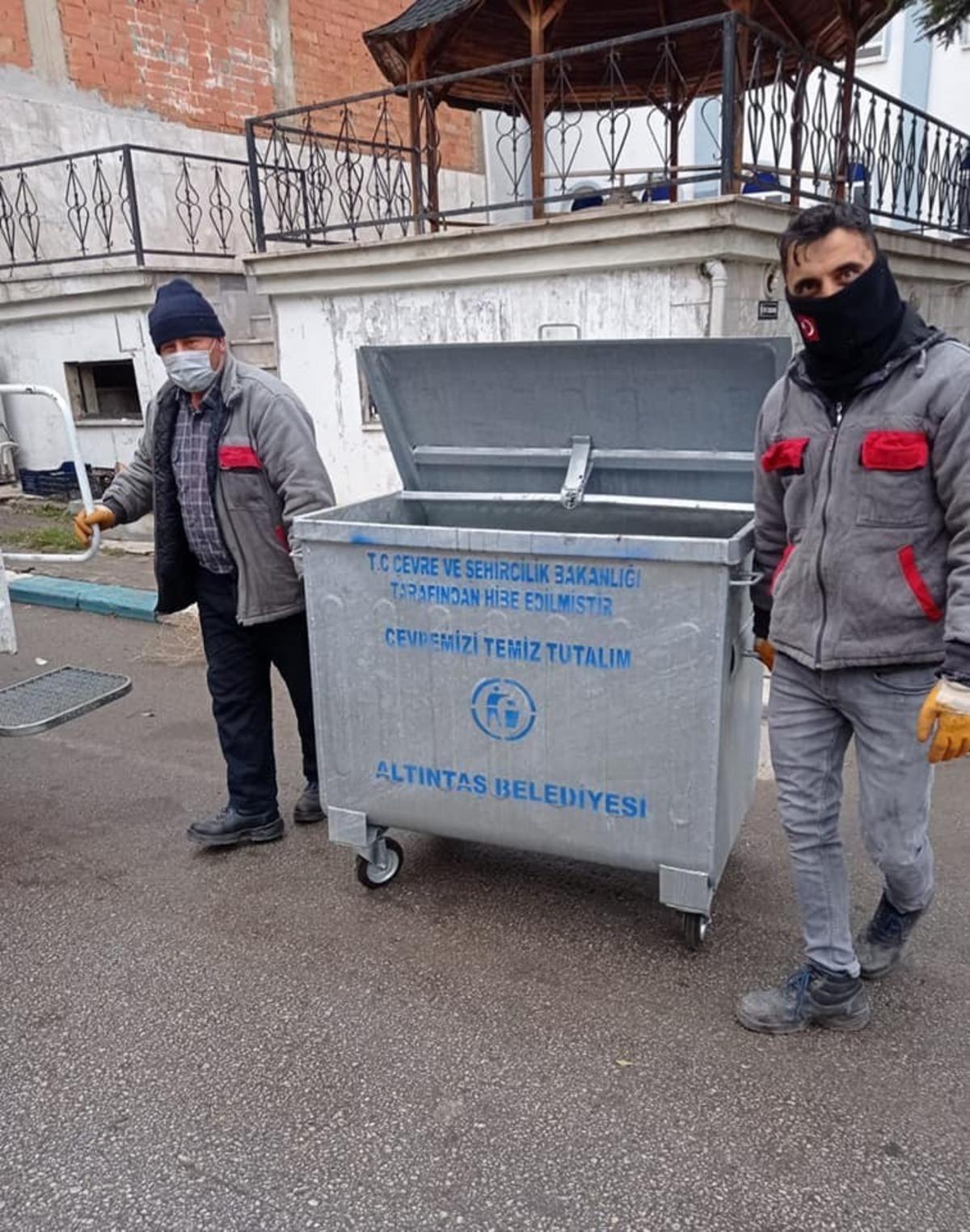 Altıntaş Belediyesine 50 adet &ccedil;&ouml;p konteyneri