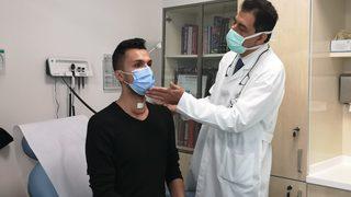 ‘Sesin kısık kalacak’ demişlerdi, aylar sonra konuştu