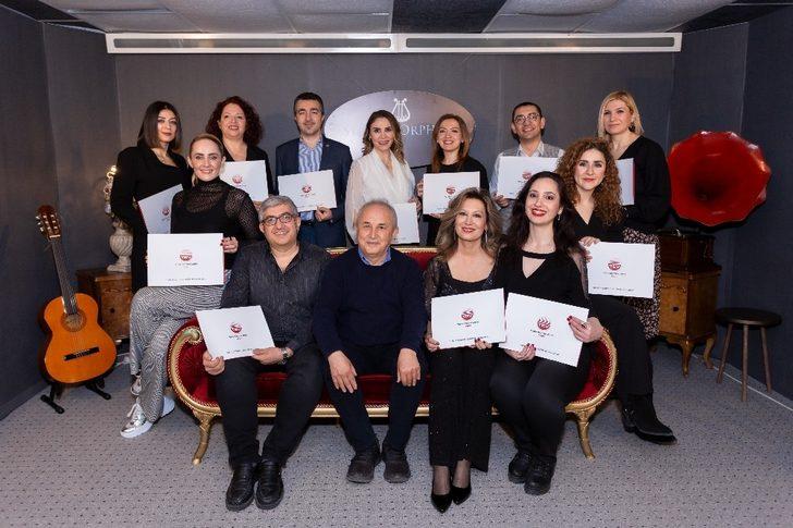 Onlarca hekim bir araya geldi şarkı söyledi G3