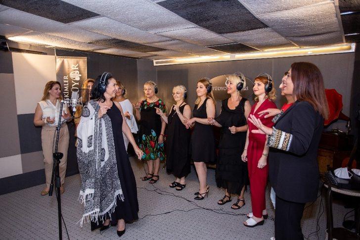 Onlarca hekim bir araya geldi şarkı söyledi G5