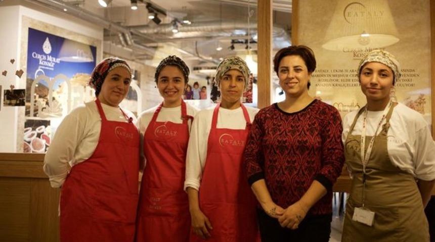 D&uuml;nyanın Konuştuğu T&uuml;rk Aş&ccedil;ı, M&uuml;lteci Kadınların Hayatını Değiştiren Girişimci!