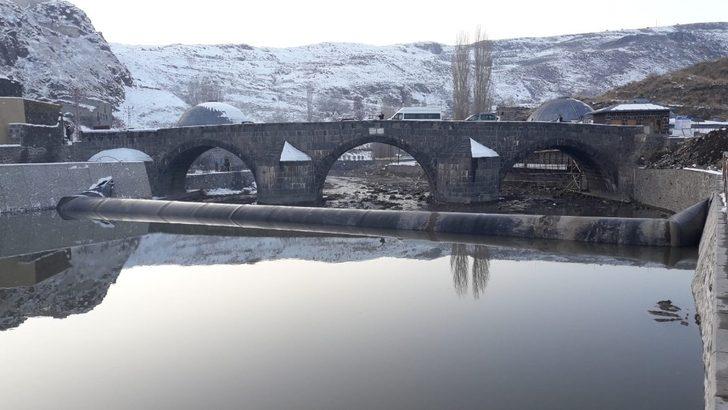 DSİ Kars Çayı’nda yaptığı şişme savağı test etti G3