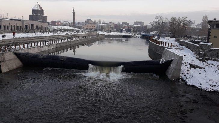 DSİ Kars Çayı’nda yaptığı şişme savağı test etti G5