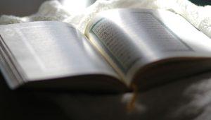 Rüyada ayetel kürsi okumak ne anlama gelir? Rüyada bir şeyden korkup, sesli bir şekilde ayetel kürsi okumak ne demek?