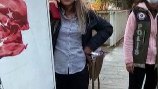 Polise 'Artistliğiniz kime?' diyen kadının çay bahçesini birbirine kattığı ortaya çıktı