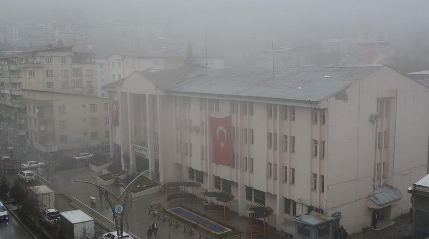 Hakkari&rsquo;de yağmur ve sis etkili oldu