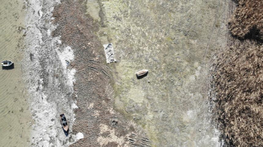 Terkos Gölü’nde korkutan görüntü! Sular yüzlerce metre çekildi