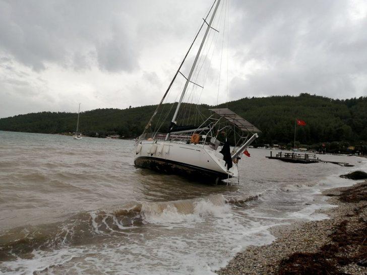 Fırtına tekneleri karaya sürükledi G1