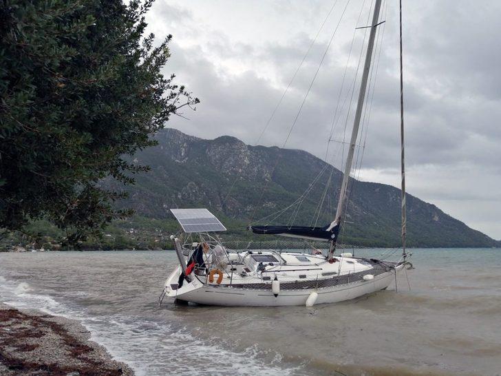 Fırtına tekneleri karaya sürükledi G4