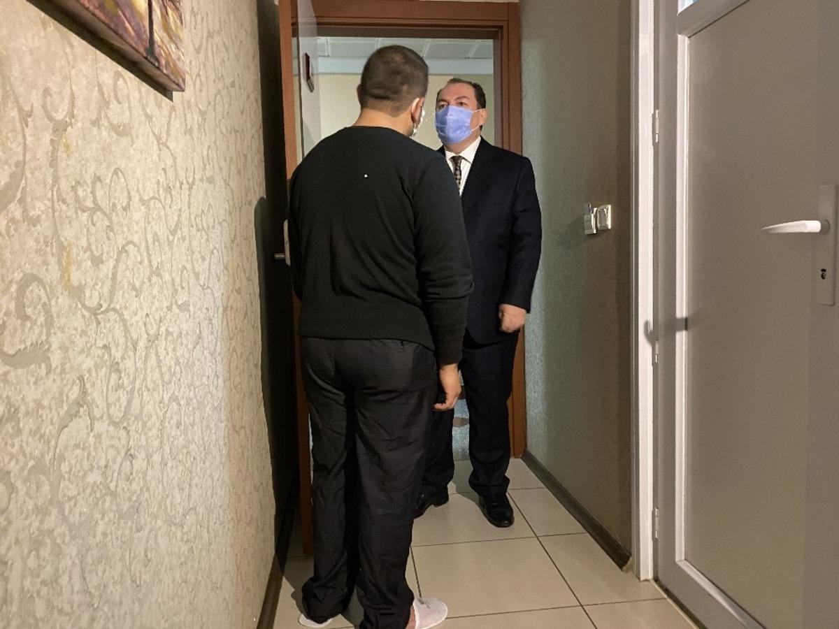 Ey&uuml;psultan&rsquo;da kimsesiz vatandaşlar otellerde misafir ediliyor