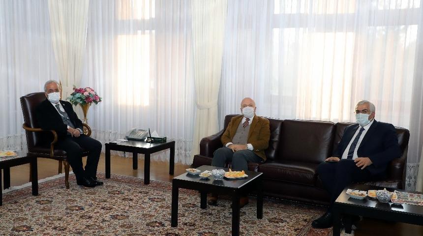 Büyükşehir Belediye Başkanı Mehmet Sekmen ve Ak Parti İl Başkanı M. Emin Öz’den Rektör Çomaklı’ya ziyaret