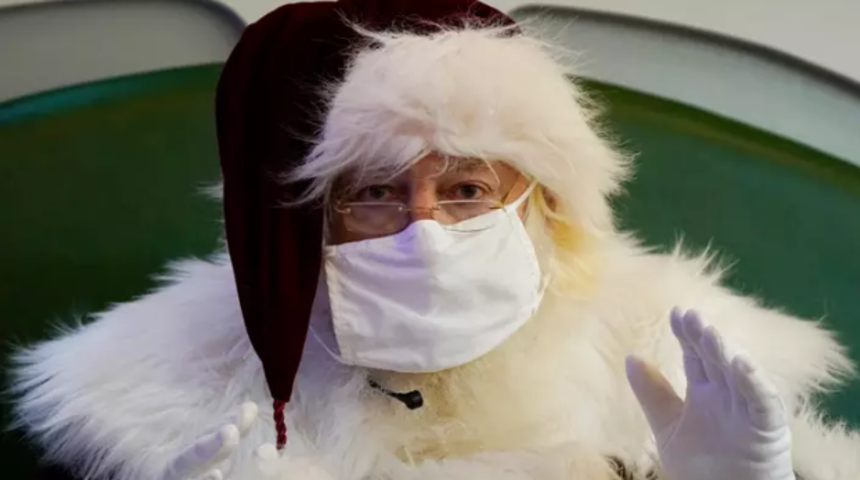 Noel Baba kılığında geldi huzurevindekileri hasta etti!