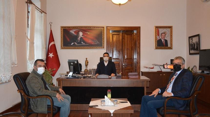 Kaymakam, CHP&rsquo;li belediye başkanı ve AK Parti il&ccedil;e başkanı Edremit i&ccedil;in bir araya geldi