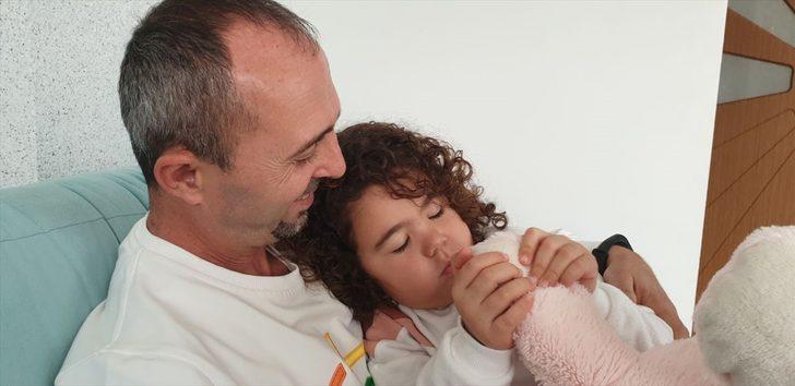 Bursa'da karantinası sona eren sağlıkçı baba kızıyla kucaklaştı G1