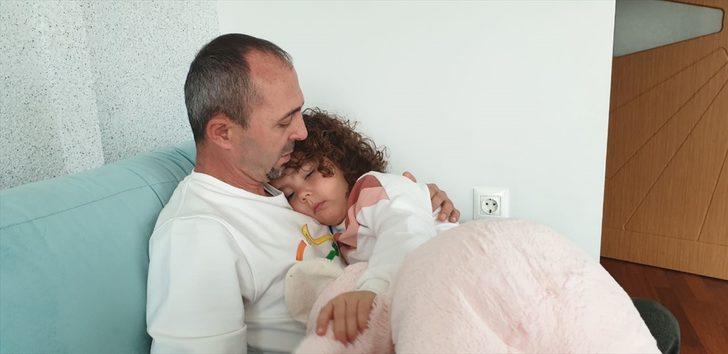 Bursa'da karantinası sona eren sağlıkçı baba kızıyla kucaklaştı G2