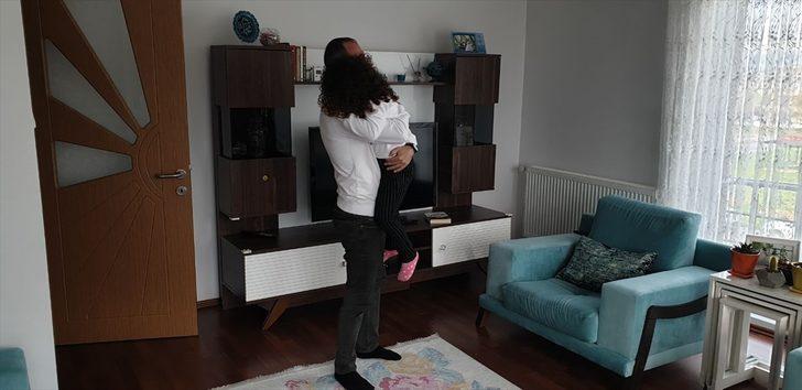 Bursa'da karantinası sona eren sağlıkçı baba kızıyla kucaklaştı G4