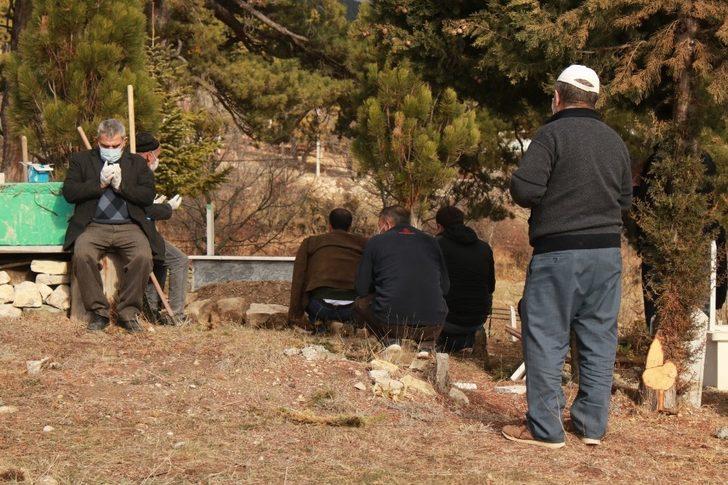 Emekli Orman Muhafaza Memuru, görev yaptığı köyde defnedildi G3