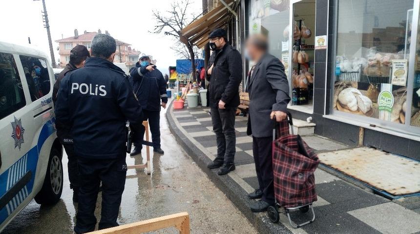 Karantinayı ihlal edip pazar alışverişine &ccedil;ıktı, savunması pes dedirtti: &ldquo;Haberim yoktu&rdquo;