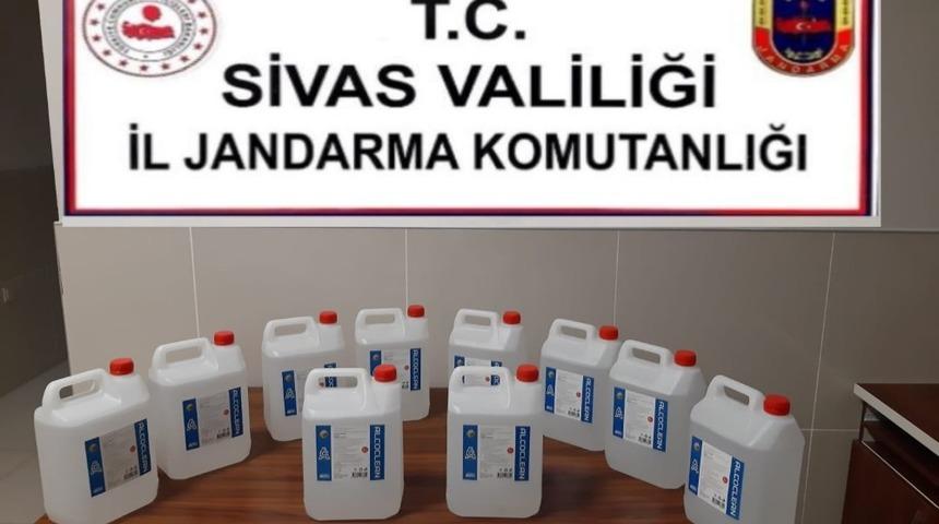 Jandarma ekipleri ka&ccedil;ak alkol &uuml;retimine ge&ccedil;it vermedi