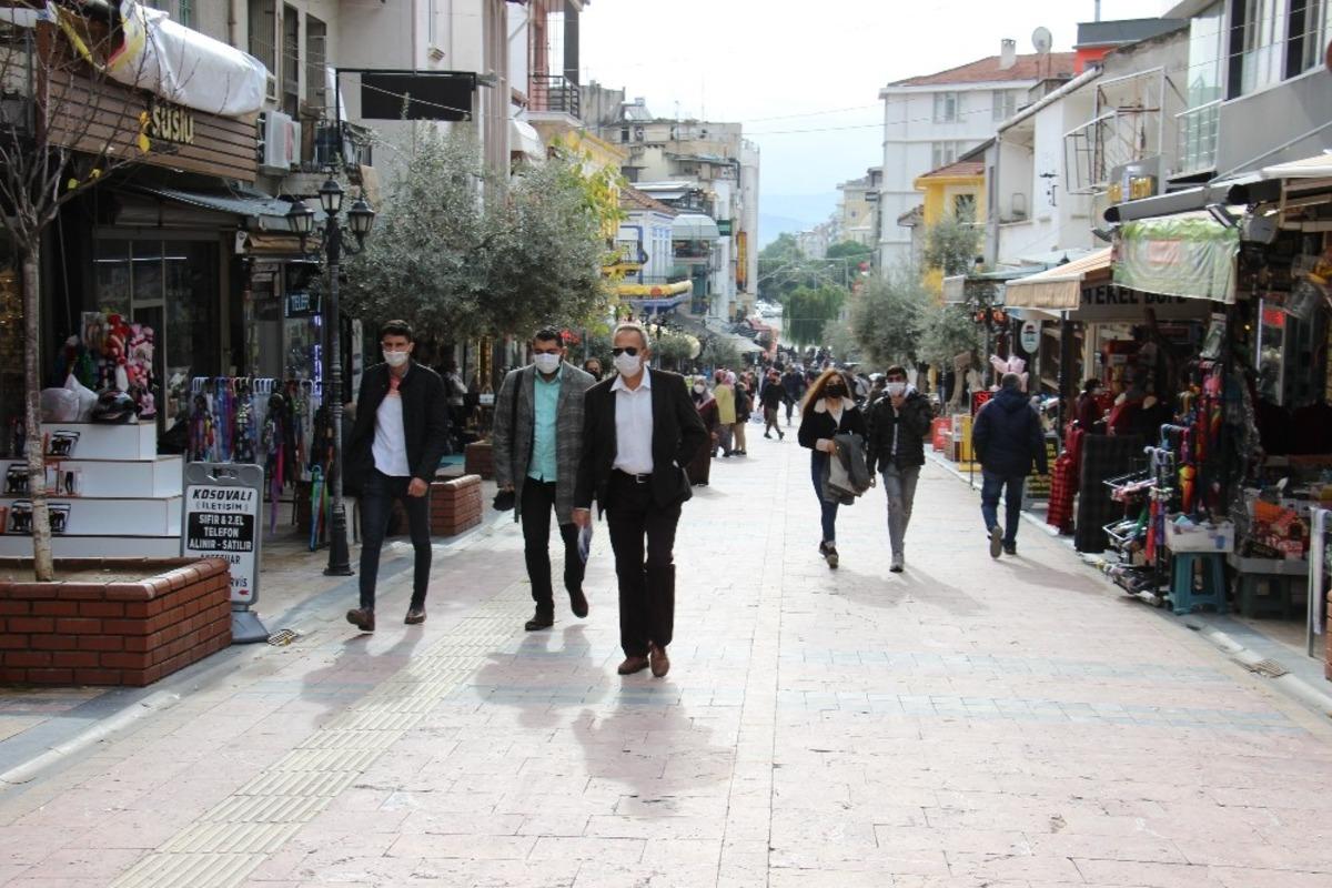 56 saatlik kısıtlamanın ardından Aydın sokakları hareketlendi