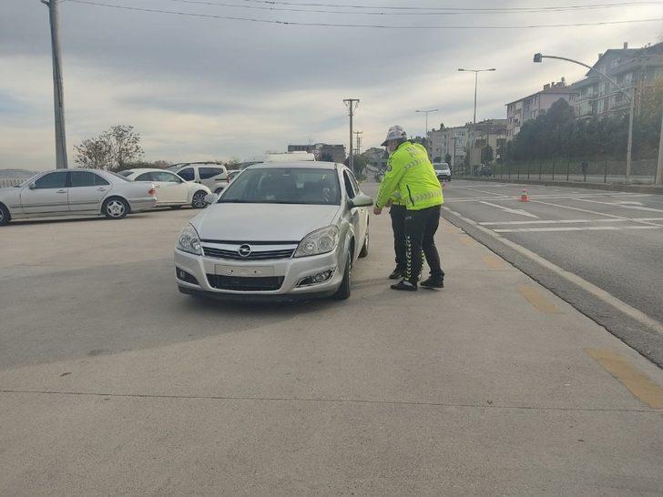 Gölcük’te hız limitine uymayan araç sürücülerine ceza yağdı G3