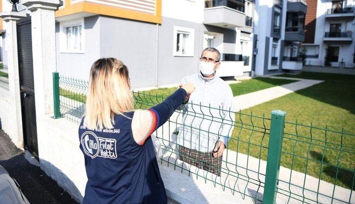 Karantinada olan ailelerin ihtiyaçları ’Alo Evlat’ ekipleri tarafından karşılanıyor G1