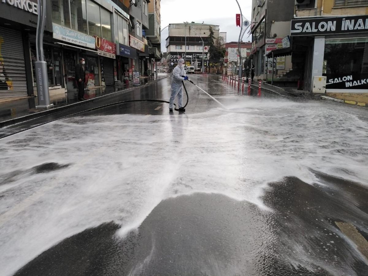 Dilovası&rsquo;nda cadde ve sokaklar dezenfekte edildi